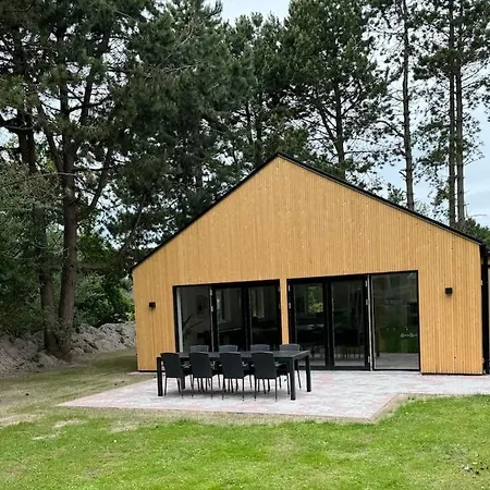 Pool Activity House For 16 People