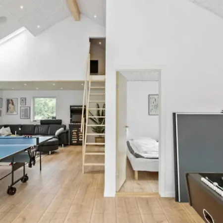 Pool Activity House For 16 People Boto By